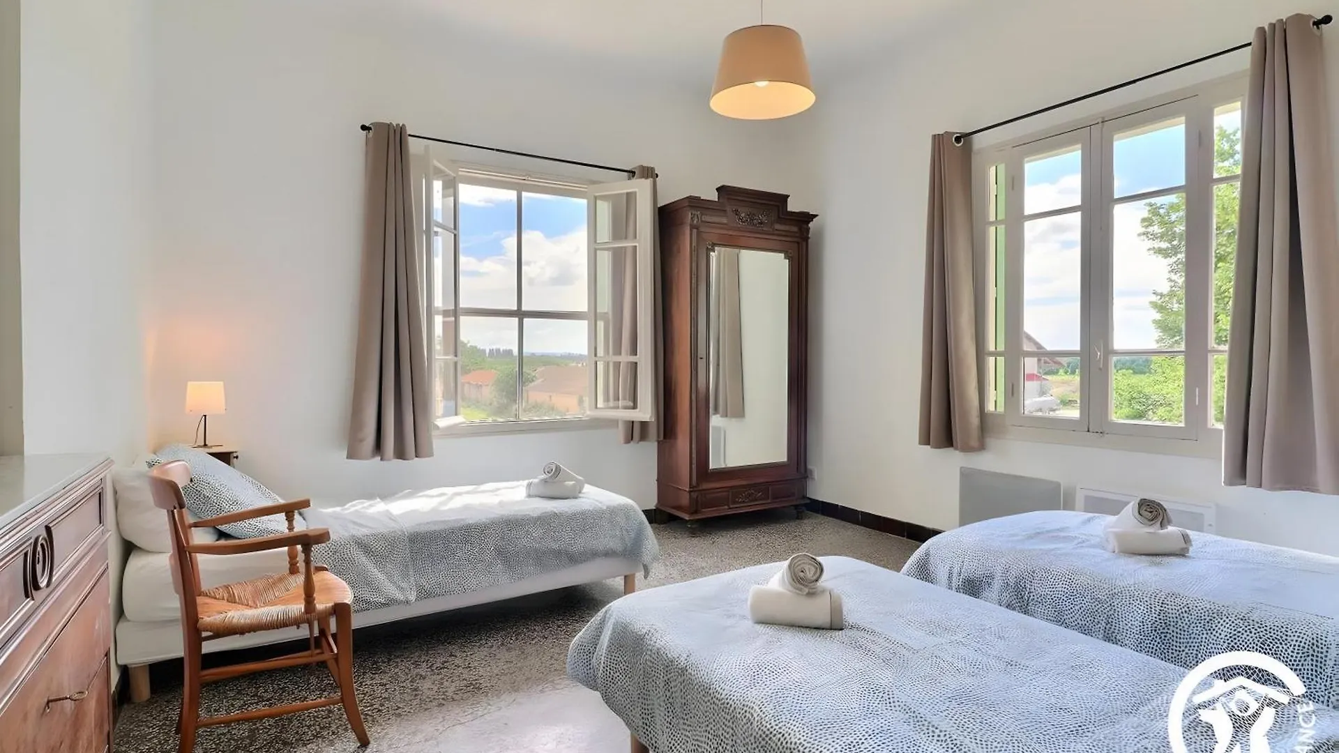 Le Chambonnet Villa Saint-Martin-de-Crau 0*,  France